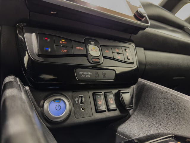 2020 NISSAN LEAF - 27