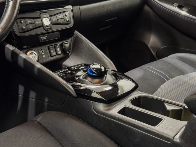 2020 NISSAN LEAF - 28