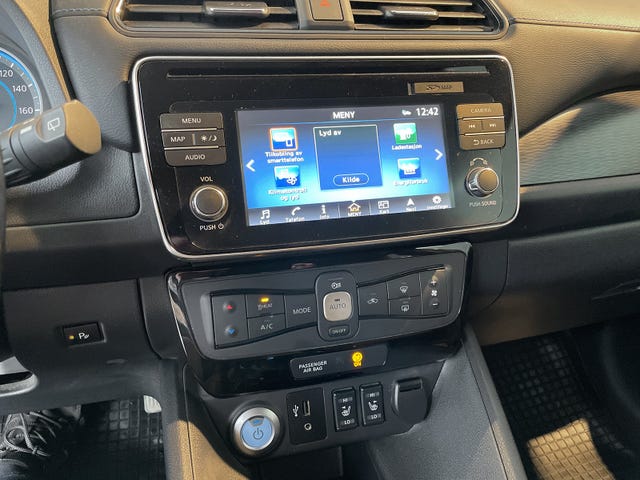 2018 NISSAN LEAF - 19