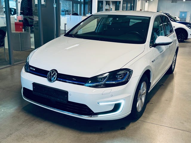 WVWZZZAUZJW906827 2018 VOLKSWAGEN GOLF-1