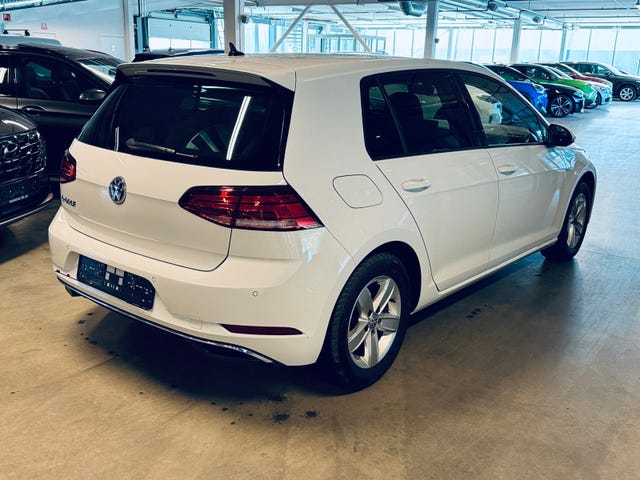 WVWZZZAUZJW906827 2018 VOLKSWAGEN GOLF-2
