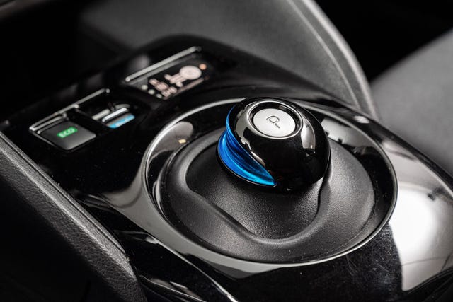 2022 NISSAN LEAF - 16