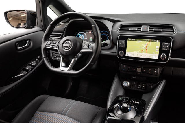 2022 NISSAN LEAF - 25
