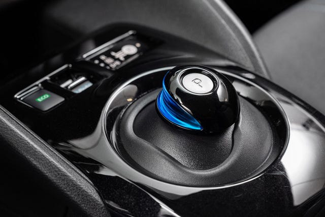 2022 NISSAN LEAF - 16