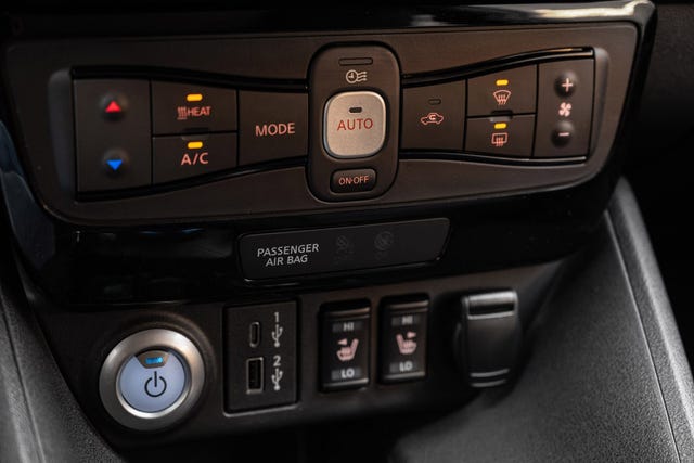 2022 NISSAN LEAF - 17