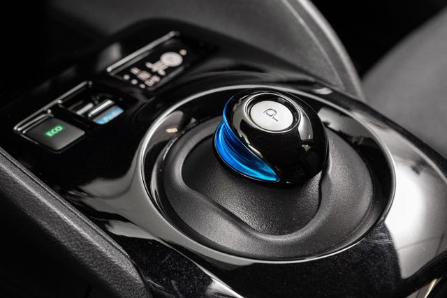 2022 NISSAN LEAF - 16