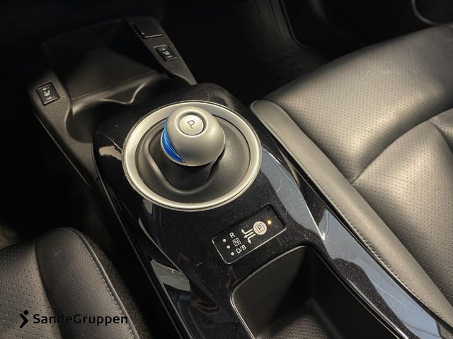 2018 NISSAN LEAF - 18