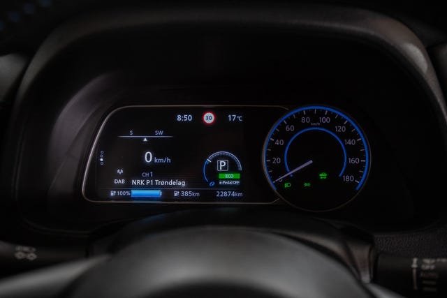 2022 NISSAN LEAF - 11