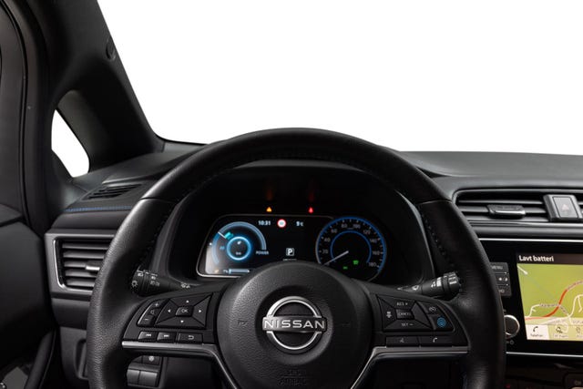2022 NISSAN LEAF - 11