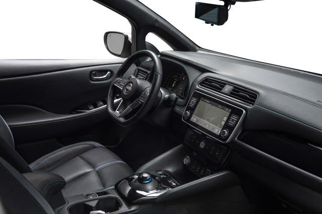 2022 NISSAN LEAF - 24