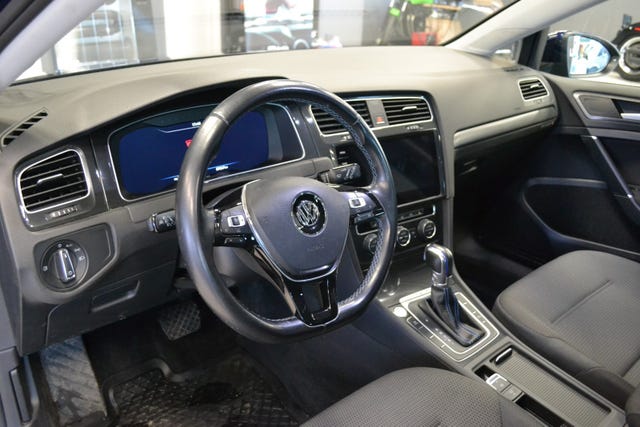 2018 VOLKSWAGEN GOLF - 10