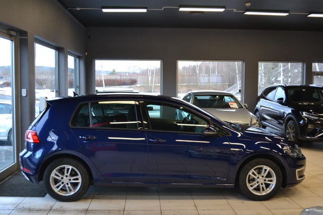 WVWZZZAUZJW907972 2018 VOLKSWAGEN GOLF-3