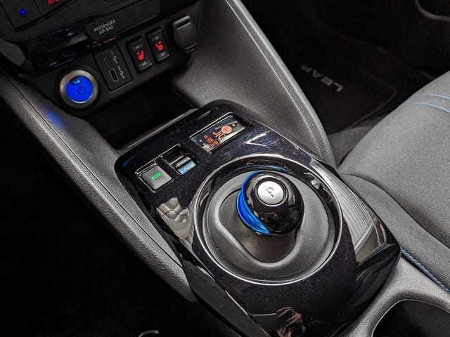 2021 NISSAN LEAF - 25