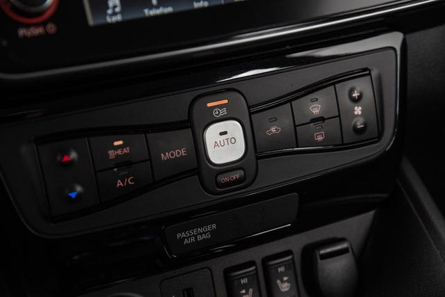 2018 NISSAN LEAF - 26