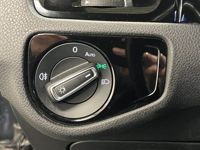 2018 VOLKSWAGEN GOLF - 24