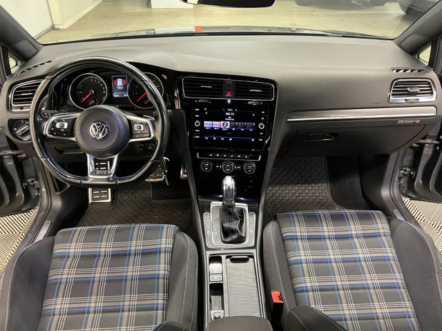 2018 VOLKSWAGEN GOLF - 19
