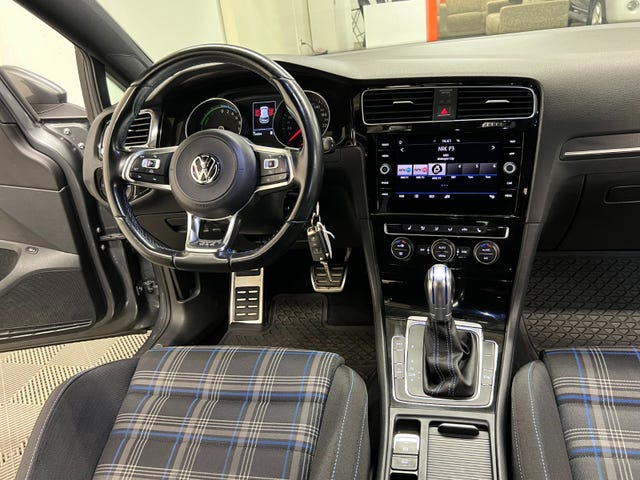 2018 VOLKSWAGEN GOLF - 21
