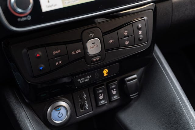 2022 NISSAN LEAF - 17