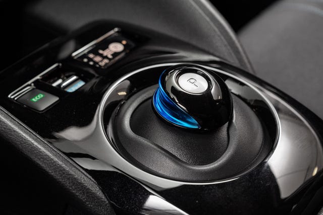 2022 NISSAN LEAF - 16