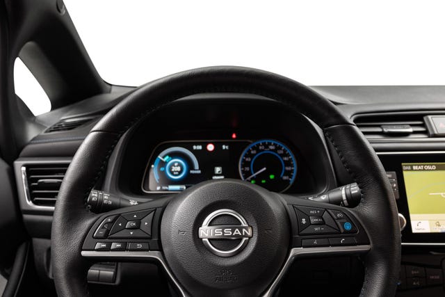 2022 NISSAN LEAF - 11