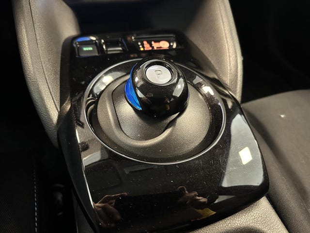 2018 NISSAN LEAF - 18