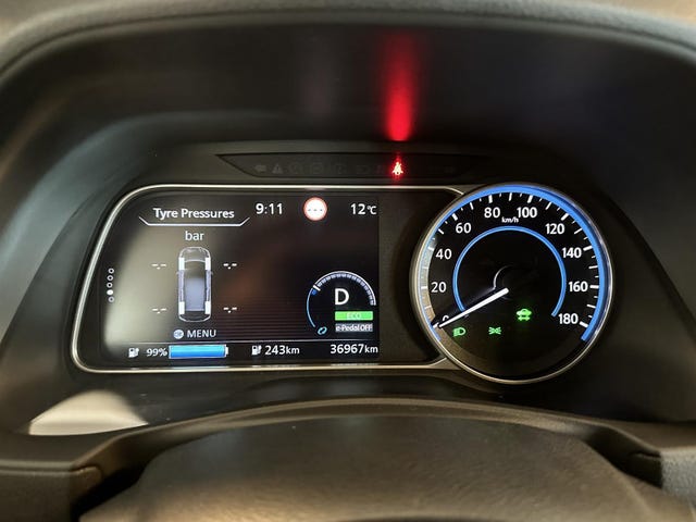 2018 NISSAN LEAF - 24