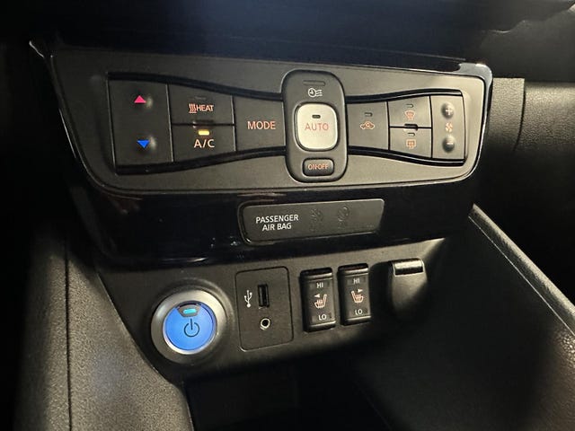 2018 NISSAN LEAF - 17