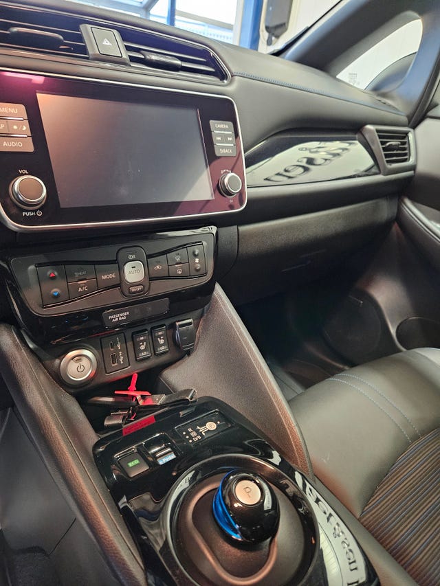 2021 NISSAN LEAF - 10