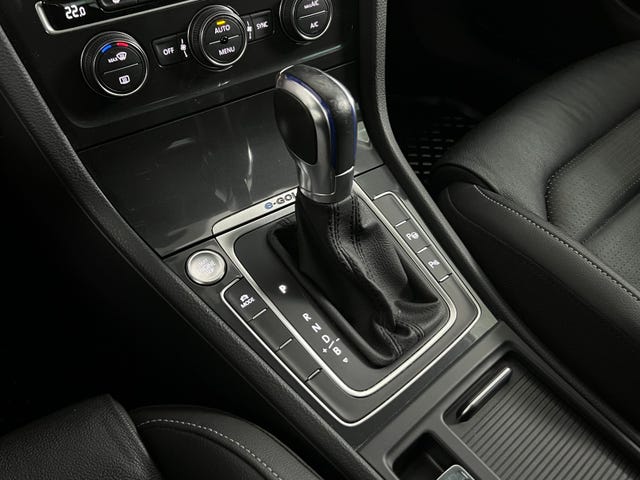 2018 VOLKSWAGEN GOLF - 27