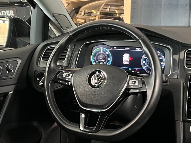 2018 VOLKSWAGEN GOLF - 32