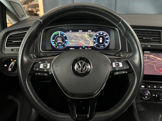 2018 VOLKSWAGEN GOLF - 24