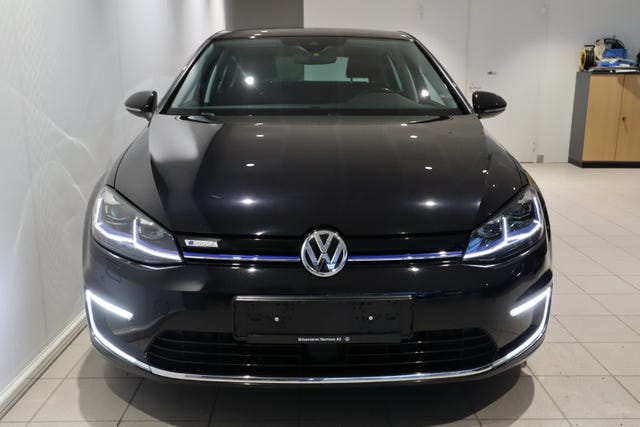 WVWZZZAUZJ8900678 2018 VOLKSWAGEN GOLF-1
