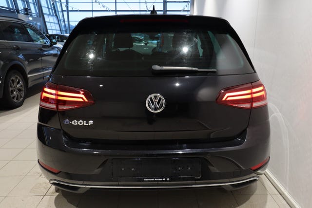 WVWZZZAUZJ8900678 2018 VOLKSWAGEN GOLF-4