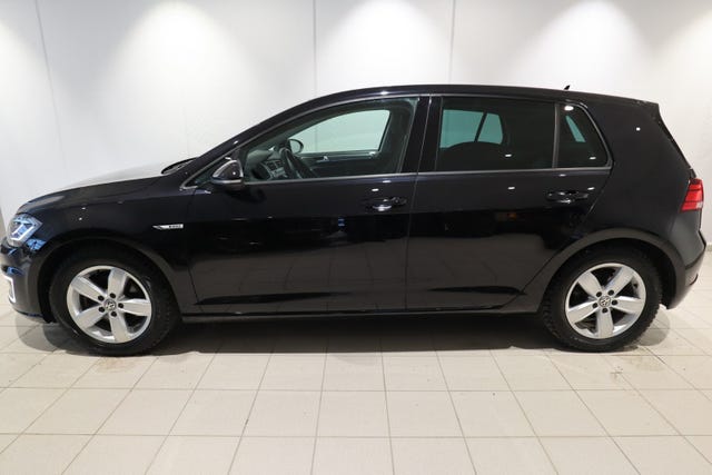 WVWZZZAUZJ8900678 2018 VOLKSWAGEN GOLF-2
