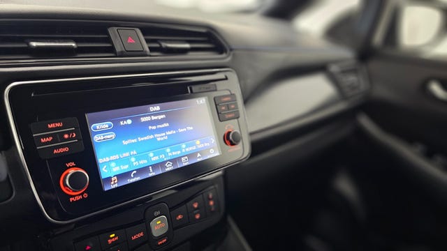 2018 NISSAN LEAF - 27