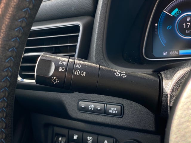 2018 NISSAN LEAF - 32
