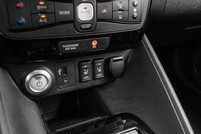 2018 NISSAN LEAF - 12