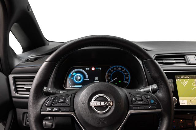 2022 NISSAN LEAF - 10