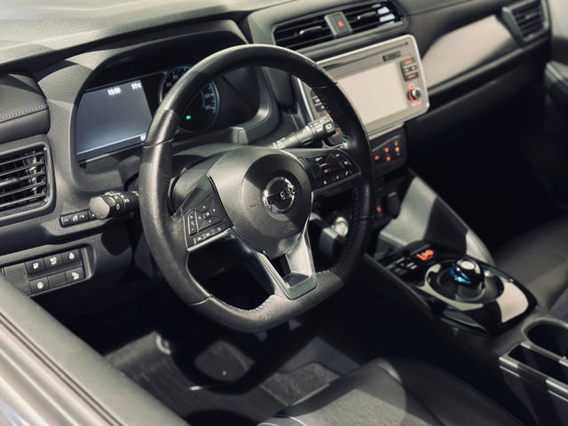 2018 NISSAN LEAF - 11