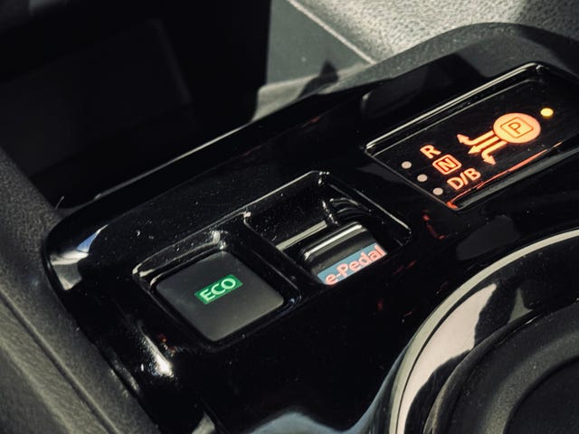 2018 NISSAN LEAF - 24