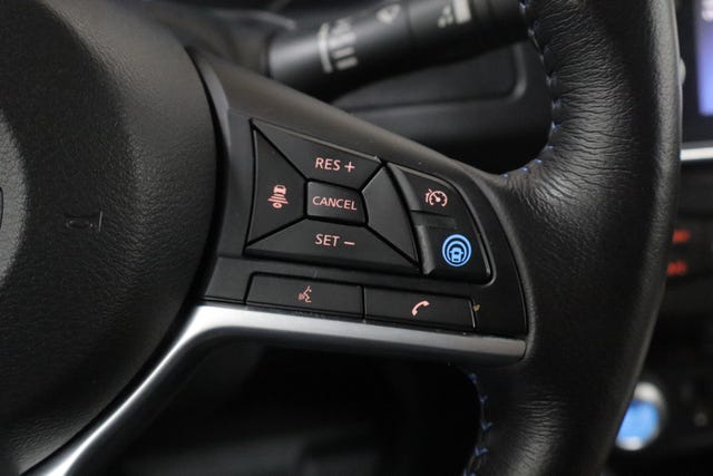 2018 NISSAN LEAF - 11