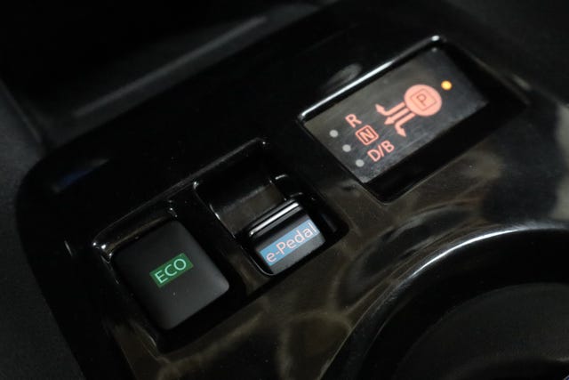 2018 NISSAN LEAF - 18