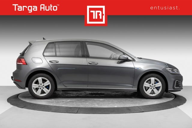 WVWZZZAUZJW810125 2018 VOLKSWAGEN GOLF-1