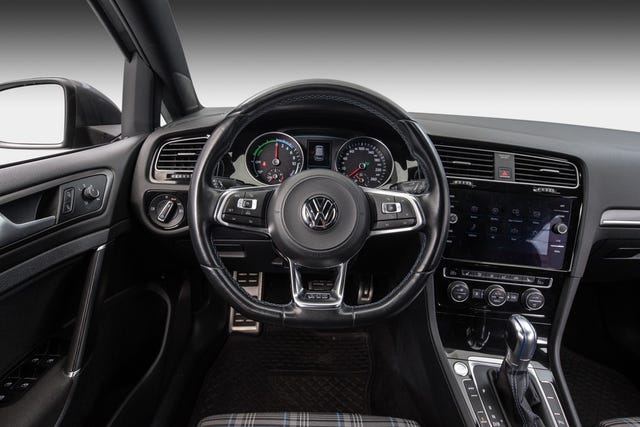2018 VOLKSWAGEN GOLF - 10