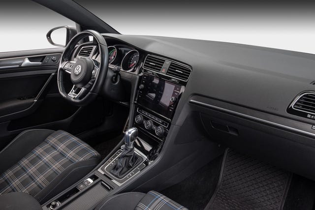 2018 VOLKSWAGEN GOLF - 9