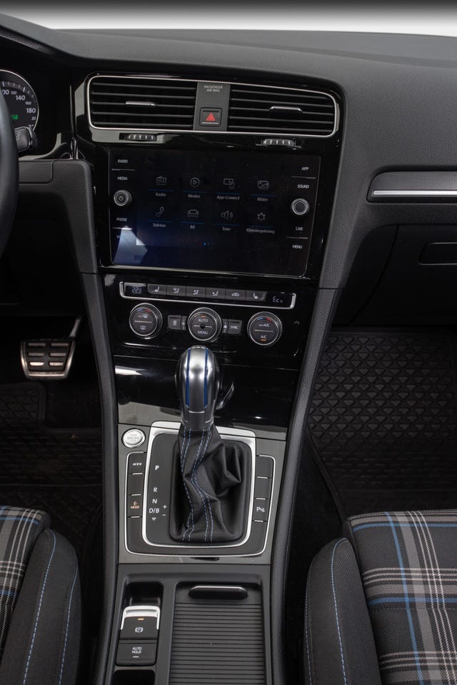 2018 VOLKSWAGEN GOLF - 16
