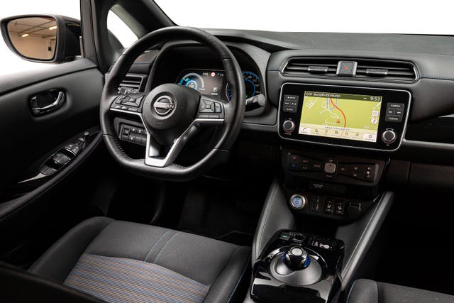2022 NISSAN LEAF - 25