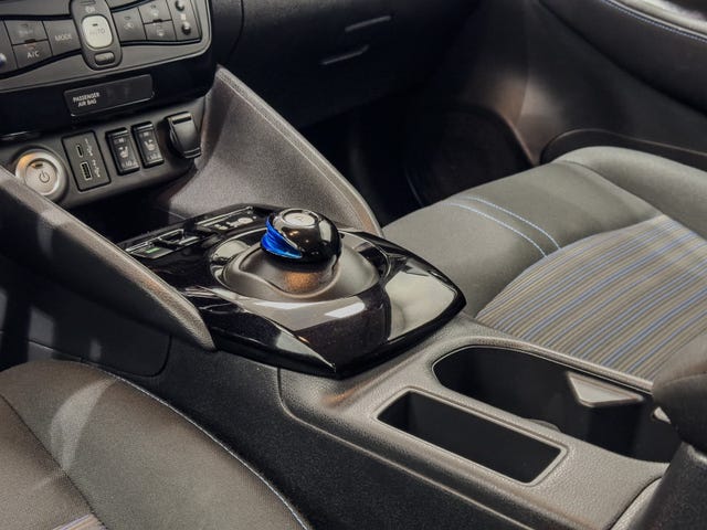 2021 NISSAN LEAF - 28