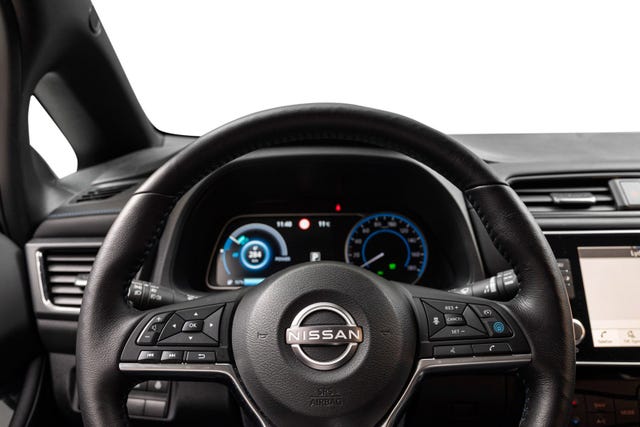 2022 NISSAN LEAF - 11