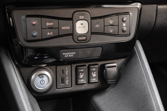 2022 NISSAN LEAF - 17